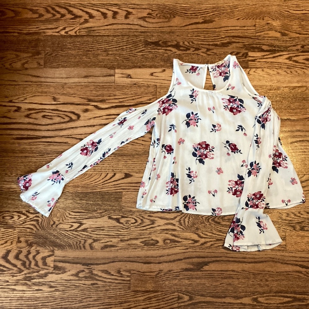 hollister cold shoulder blouse